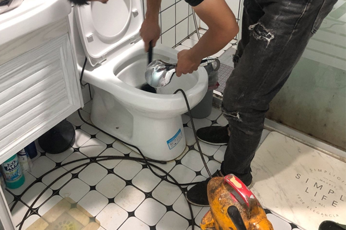 宁明马桶堵塞自己疏通还是找师傅?专业上门服务让你省时更省心